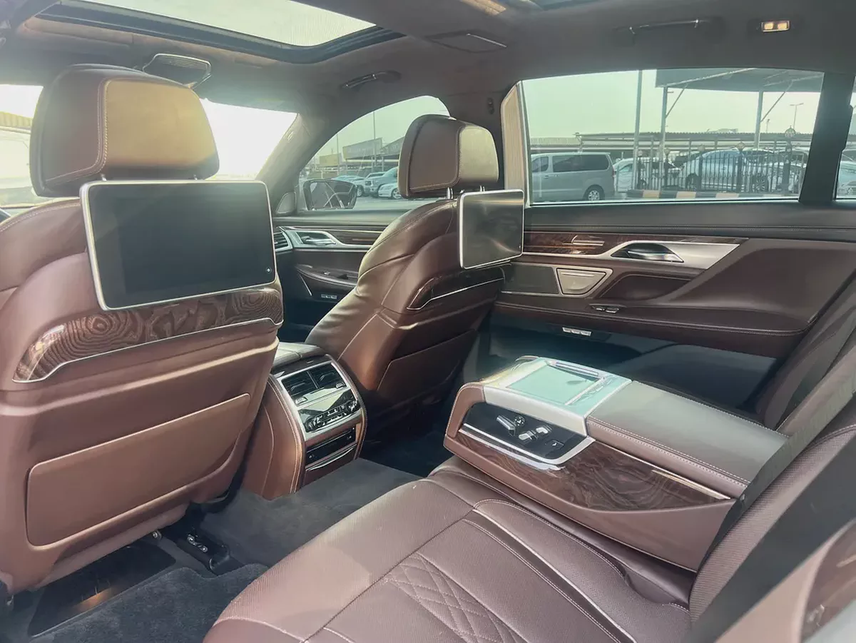 Pristine BMW 750Li Exclusive 2018 | GCC Specs | Full Service History-9-9