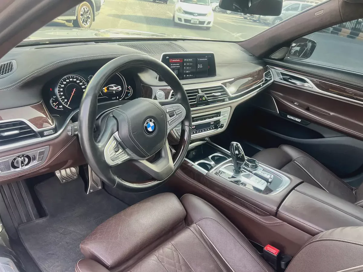 Pristine BMW 750Li Exclusive 2018 | GCC Specs | Full Service History-13-13