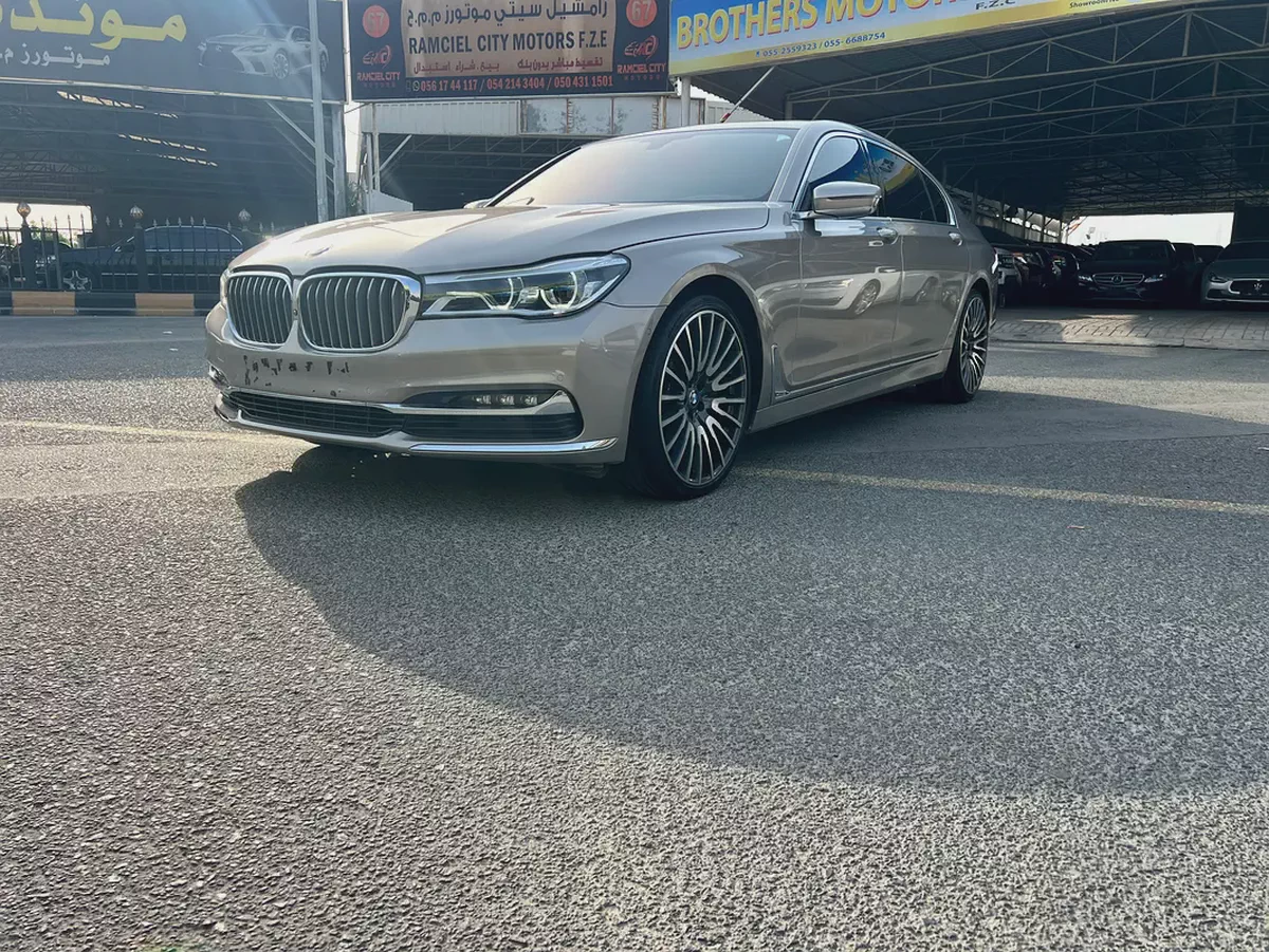 Pristine BMW 750Li Exclusive 2018 | GCC Specs | Full Service History-4-4