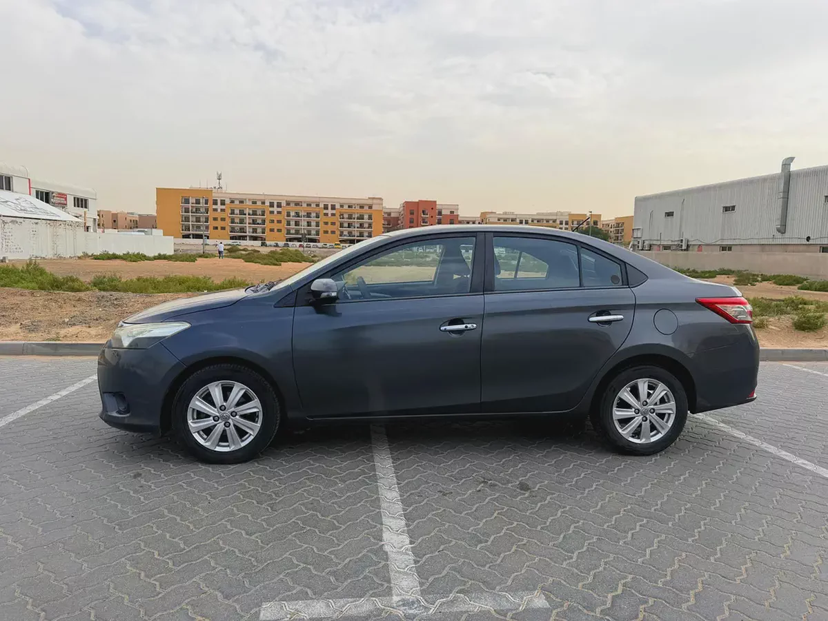 Toyota YARIS 2014 SE+ 1.5L Full Option Push Start-2-2