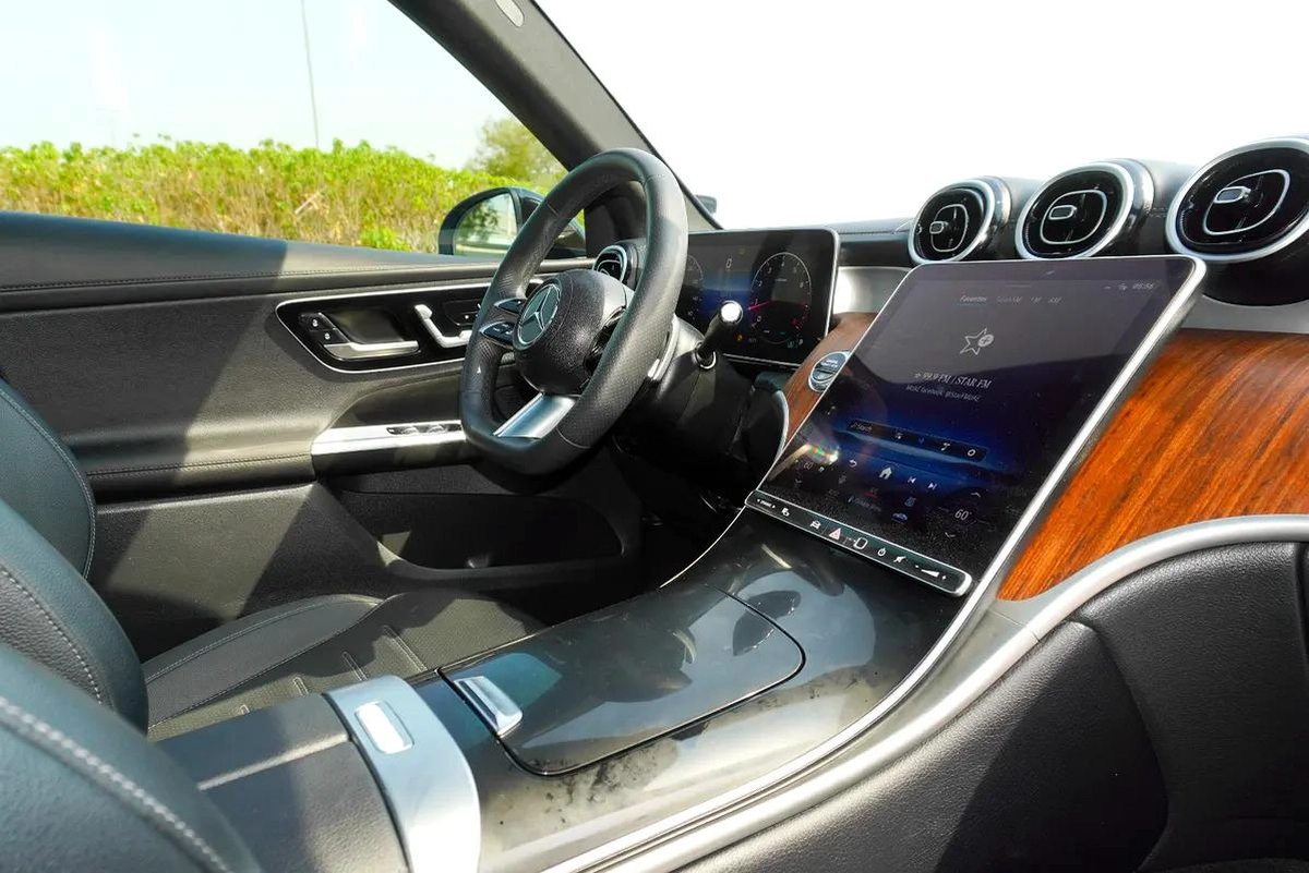2,429 AED Monthly II Mercedes GLCC300 2024 II 0% Down Payment II Still Under Warranty to 2027-3-3
