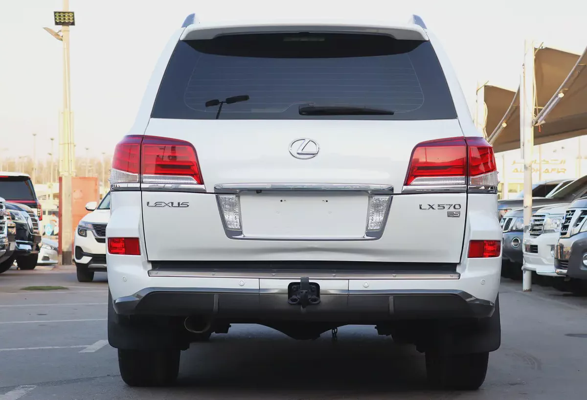 Lexus LX 570 Sport 2015 | GCC Specs | Pristine Condition-3-3
