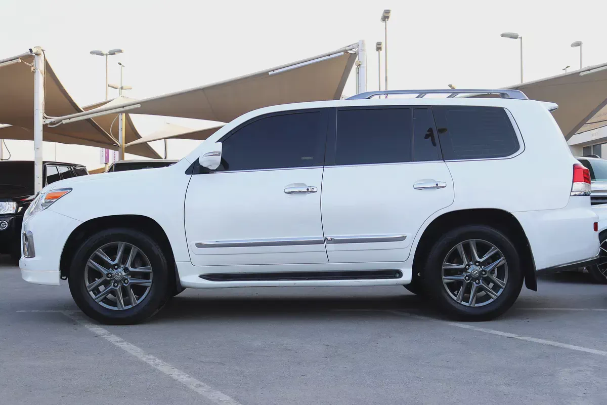 Lexus LX 570 Sport 2015 | GCC Specs | Pristine Condition-4-4