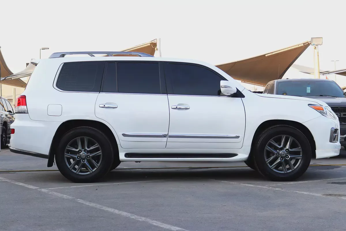 Lexus LX 570 Sport 2015 | GCC Specs | Pristine Condition-5-5