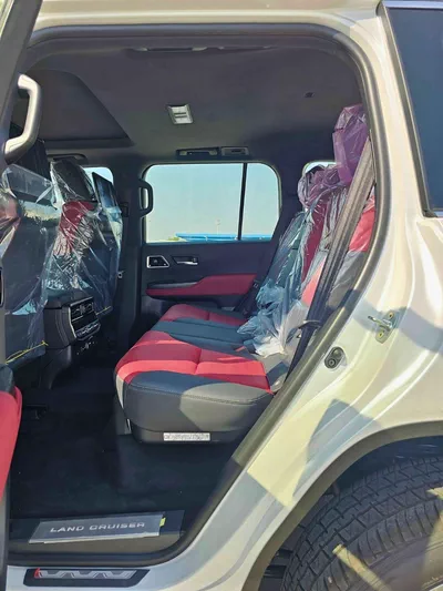 Toyota Land Cruiser VXR LC300 TWIN TURBO / 3.3L DIESEL V6 / LEATHER, SUNROOF / FULL OPTION (CODE#LCDVXRHA)-9