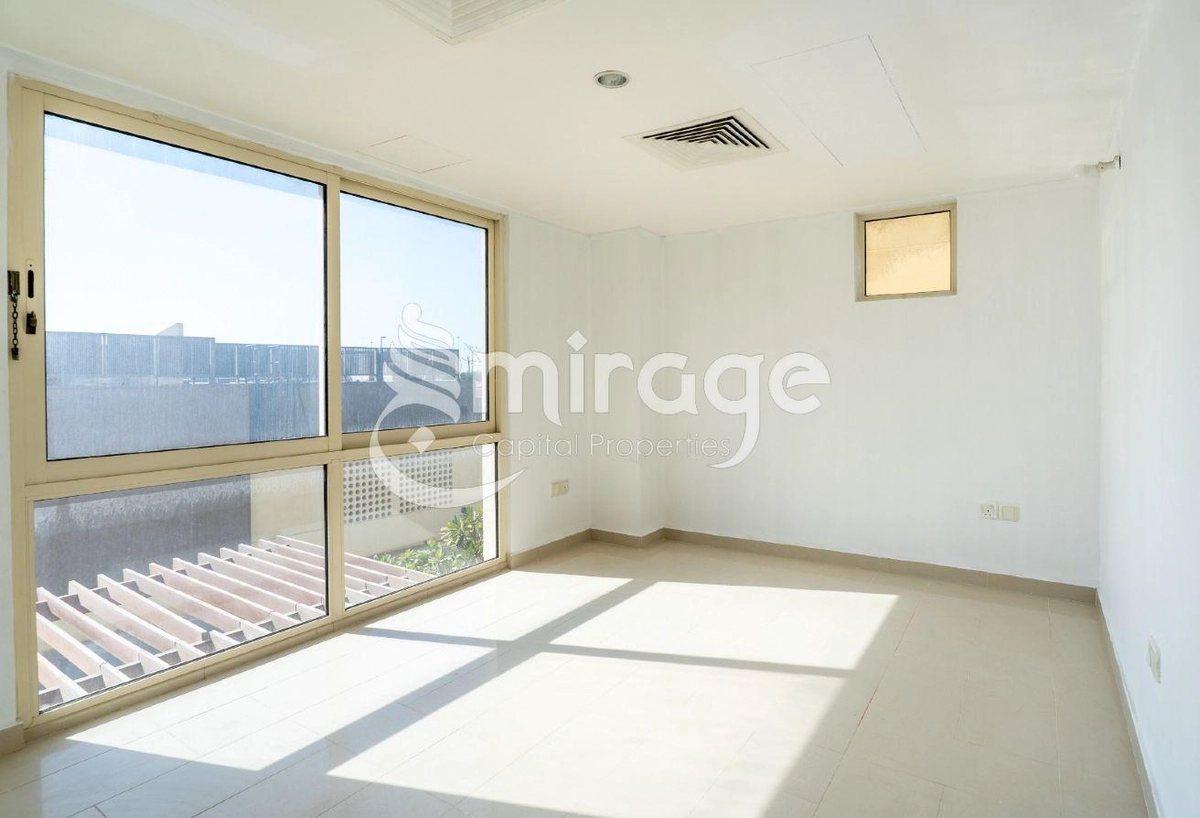 Single Row 4BR TH| Next to Corner |Prime Location
