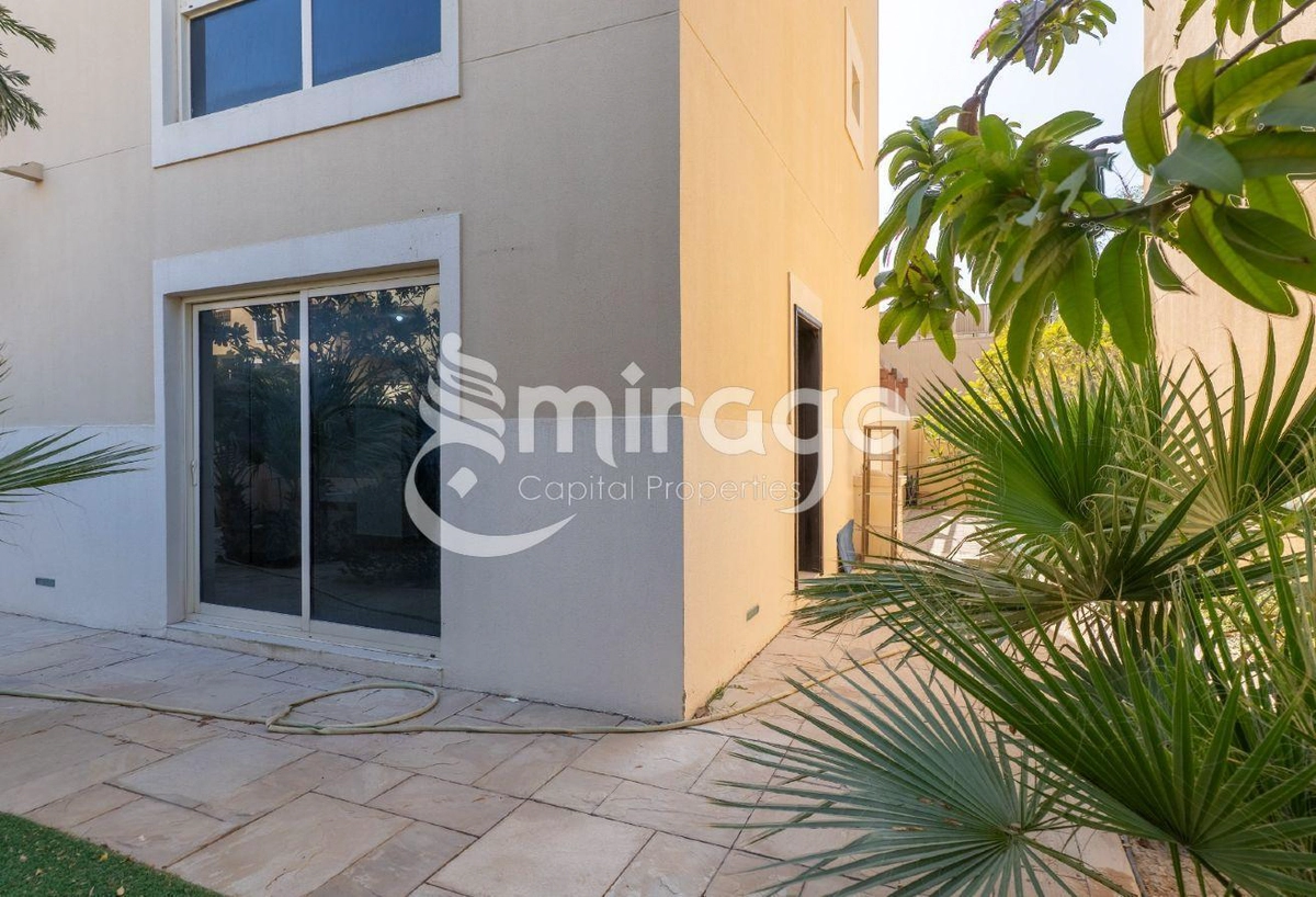 Single Row 4BR TH| Next to Corner |Prime Location