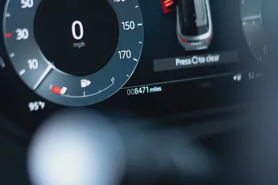 2025 Land Rover Range Rover Velar Dynamic SE – American Specs, Immaculate-16