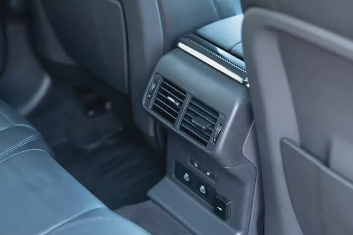 2025 Land Rover Range Rover Velar Dynamic SE – American Specs, Immaculate-11-11