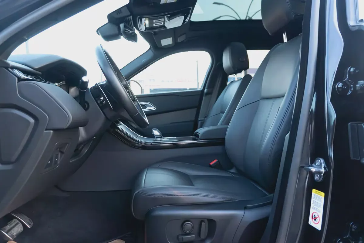2025 Land Rover Range Rover Velar Dynamic SE – American Specs, Immaculate-17-17