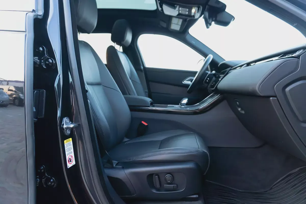 2025 Land Rover Range Rover Velar Dynamic SE – American Specs, Immaculate-18-18