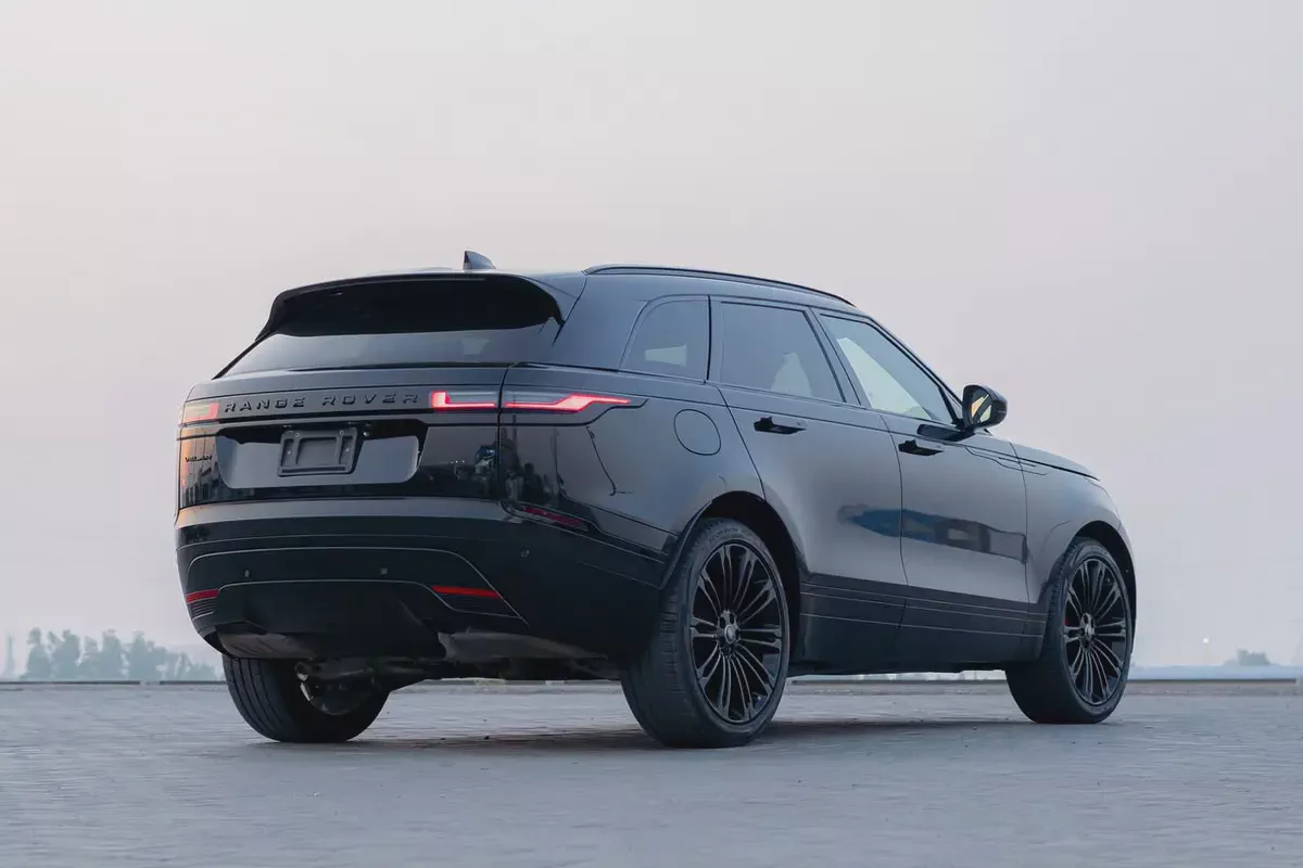 2025 Land Rover Range Rover Velar Dynamic SE – American Specs, Immaculate-4-4