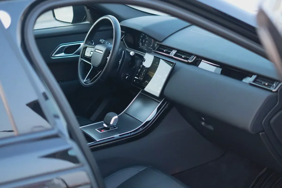 2025 Land Rover Range Rover Velar Dynamic SE – American Specs, Immaculate-7-7
