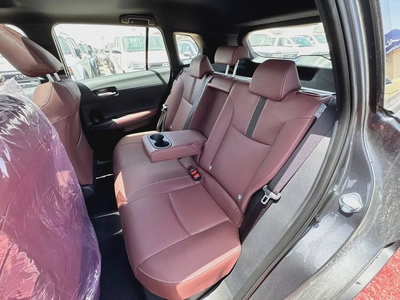 2025 TOYOTA COROLLA CROSS 1.8L HYBRID PETROL A/T SUNROOF FULL GCC BRAND NEW 0KM-12