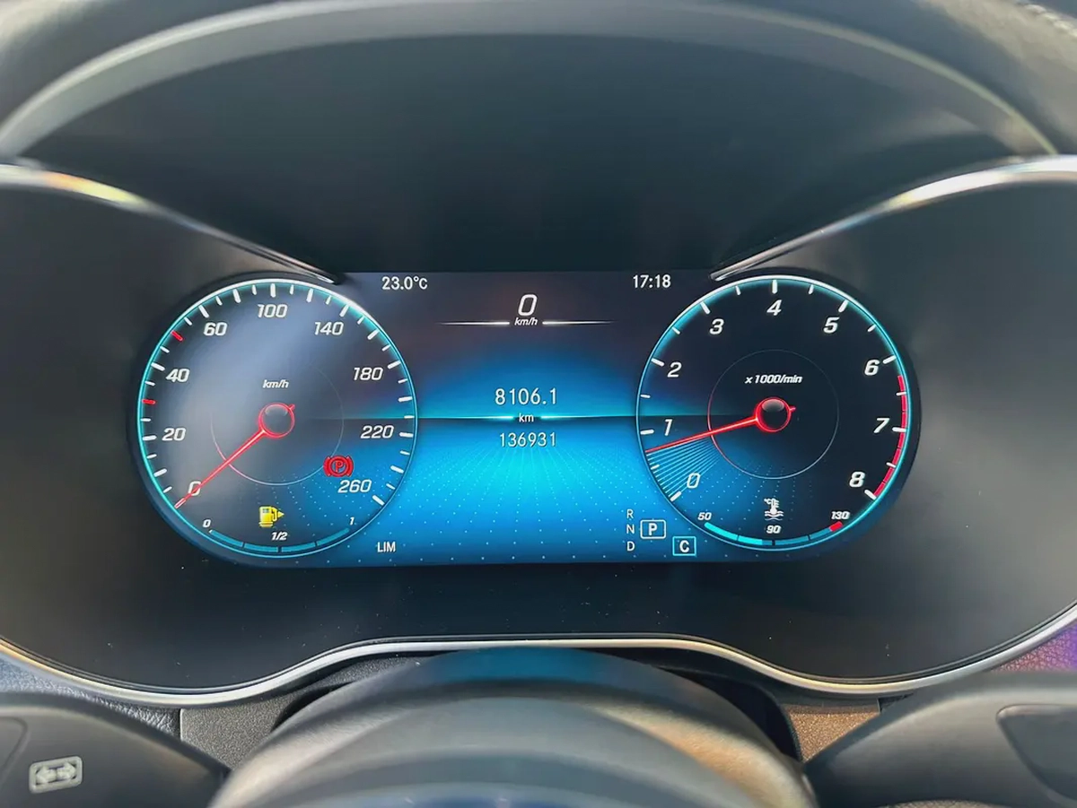 (2021) MERCEDES GLC300 //AMG// GCC FULL OPTION -EXCELLENT CONDITION--10-10