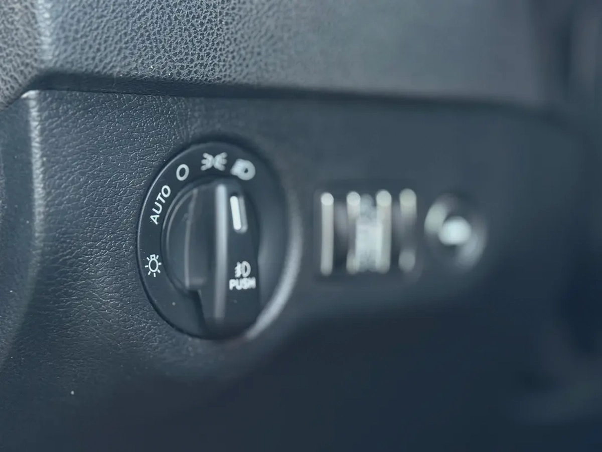 2020 Dodge Charger SXT Plus - American Specs --11-11