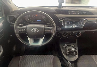 Toyota Hilux GL 2.7L-4CYL EXCELLENT CONDITION - 4WD MANUAL GEAR-6