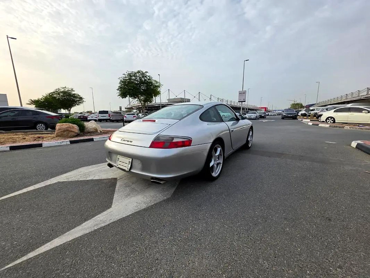 Porsche Carrera / 911 Carrera-4-4