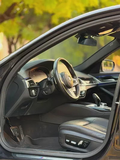 BMW 5-Series 520i 2020 - Korean Specs - Luxury Sedan-10