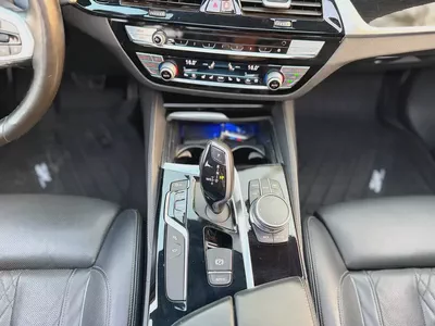 BMW 5-Series 520i 2020 - Korean Specs - Luxury Sedan-19