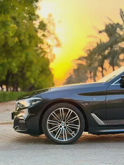 BMW 5-Series 520i 2020 - Korean Specs - Luxury Sedan-4