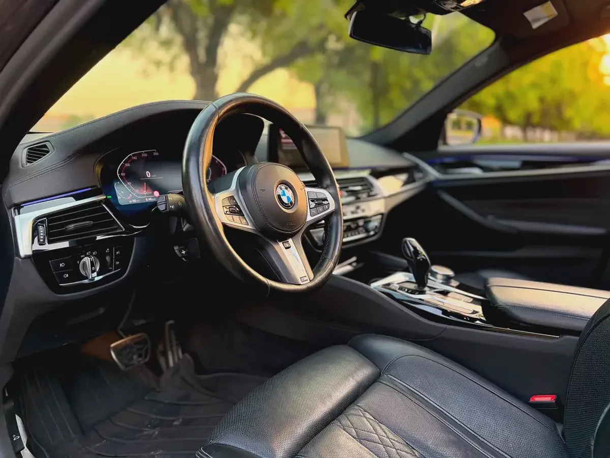 BMW 5-Series 520i 2020 - Korean Specs - Luxury Sedan-9-9