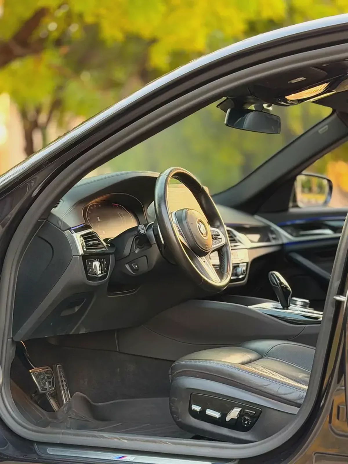 BMW 5-Series 520i 2020 - Korean Specs - Luxury Sedan-10-10