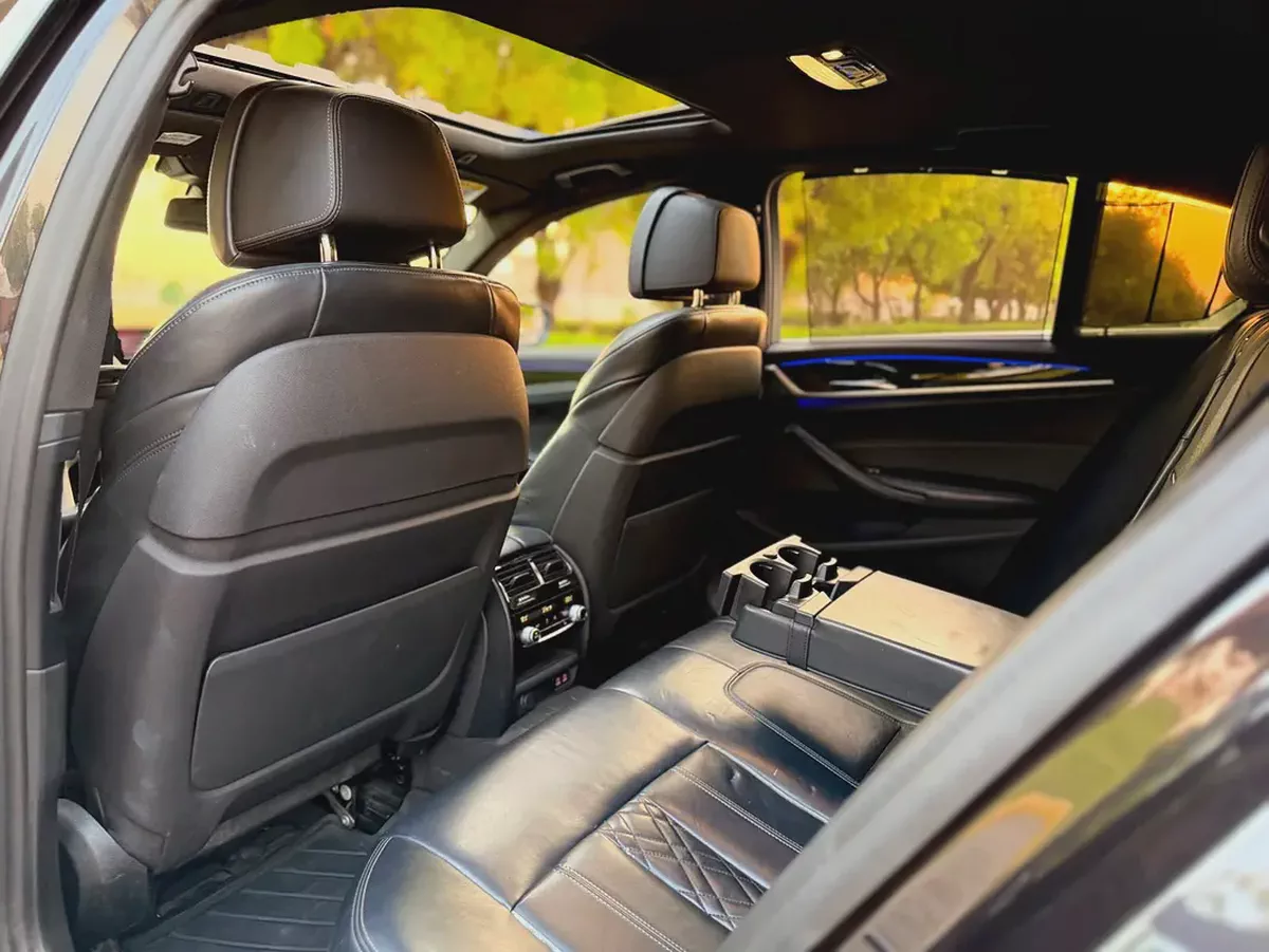BMW 5-Series 520i 2020 - Korean Specs - Luxury Sedan-11-11