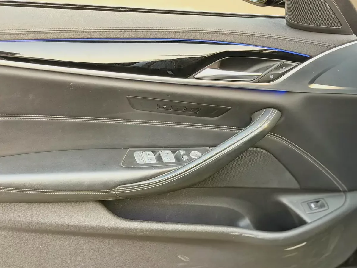 BMW 5-Series 520i 2020 - Korean Specs - Luxury Sedan-12-12