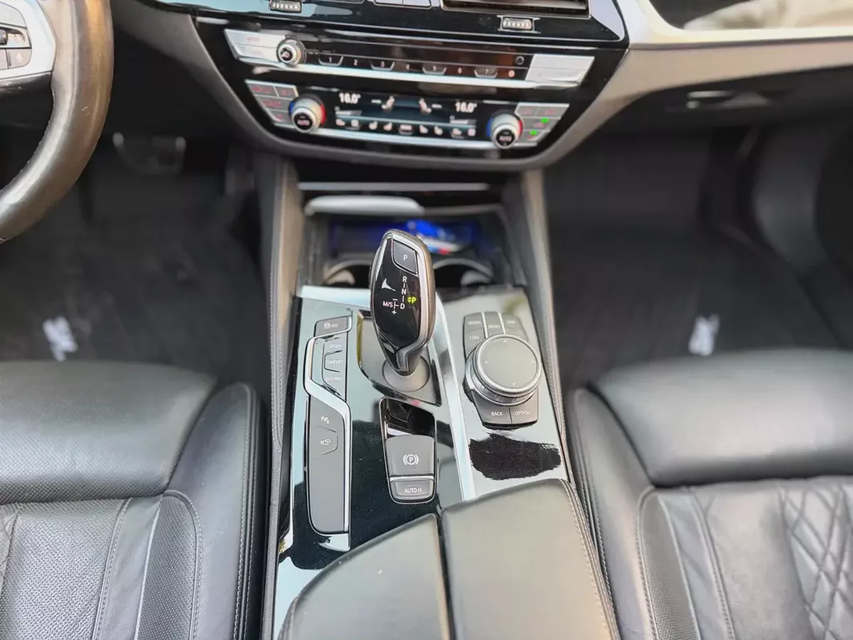 BMW 5-Series 520i 2020 - Korean Specs - Luxury Sedan-15-15