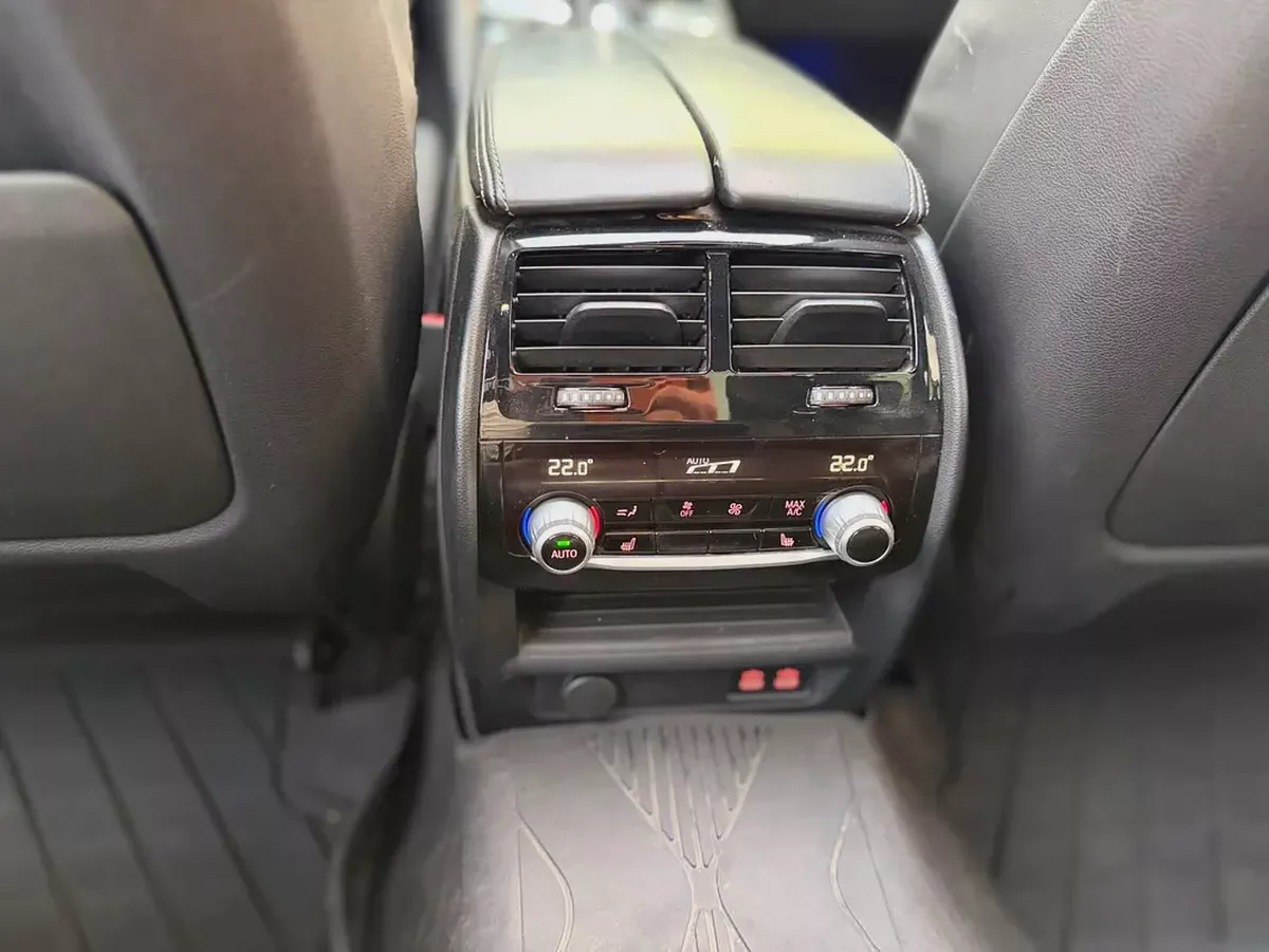 BMW 5-Series 520i 2020 - Korean Specs - Luxury Sedan-16-16
