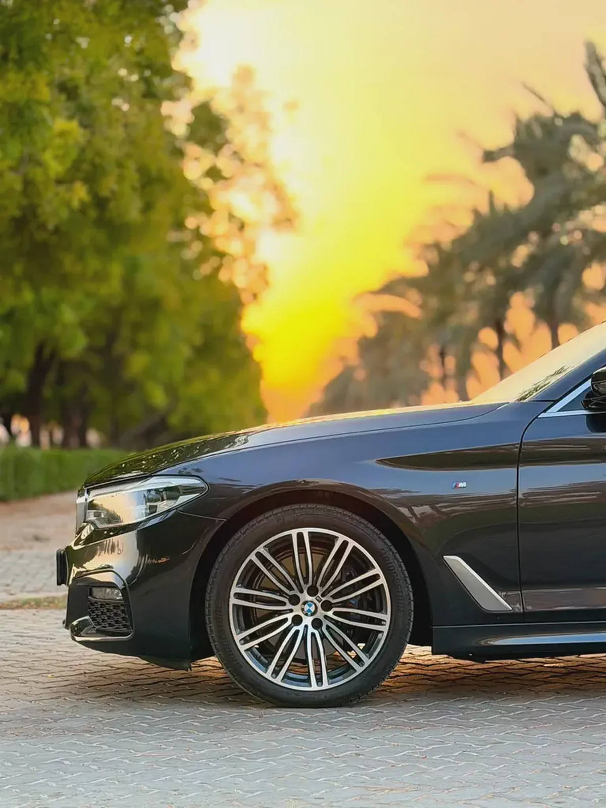 BMW 5-Series 520i 2020 - Korean Specs - Luxury Sedan-4-4