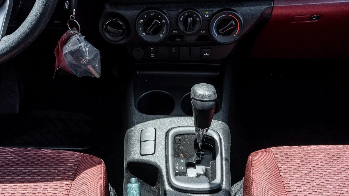 2026 Toyota Hilux SC GLX 2.8L AT Diesel (White-Red)-13-13