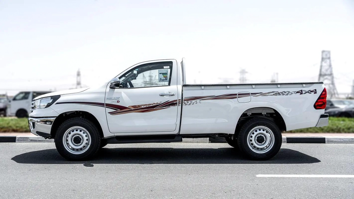 2026 Toyota Hilux SC GLX 2.8L AT Diesel (White-Red)-3-3