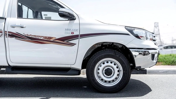 2026 Toyota Hilux SC GLX 2.8L AT Diesel (White-Red)