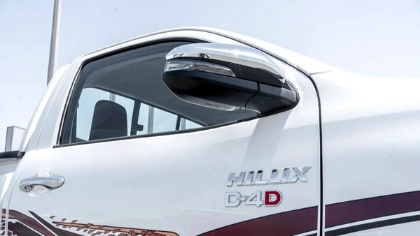 2026 Toyota Hilux SC GLX 2.8L AT Diesel (White-Red)