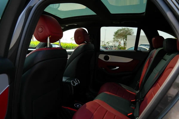 Mercedes-Benz GLC 300 4MATIC 2020 - American Specs