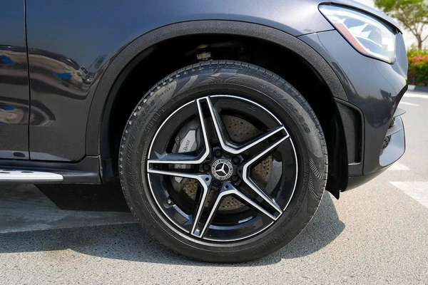 Mercedes-Benz GLC 300 4MATIC 2020 - American Specs
