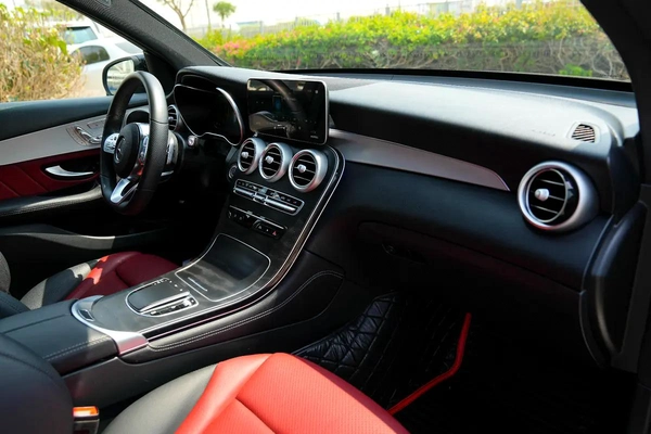 Mercedes-Benz GLC 300 4MATIC 2020 - American Specs