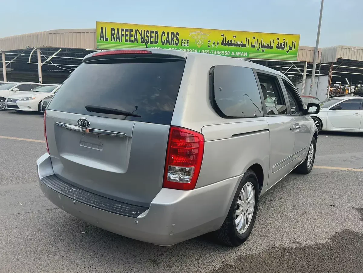 Kia Sedona Limited 2011 - American Specs-4-4