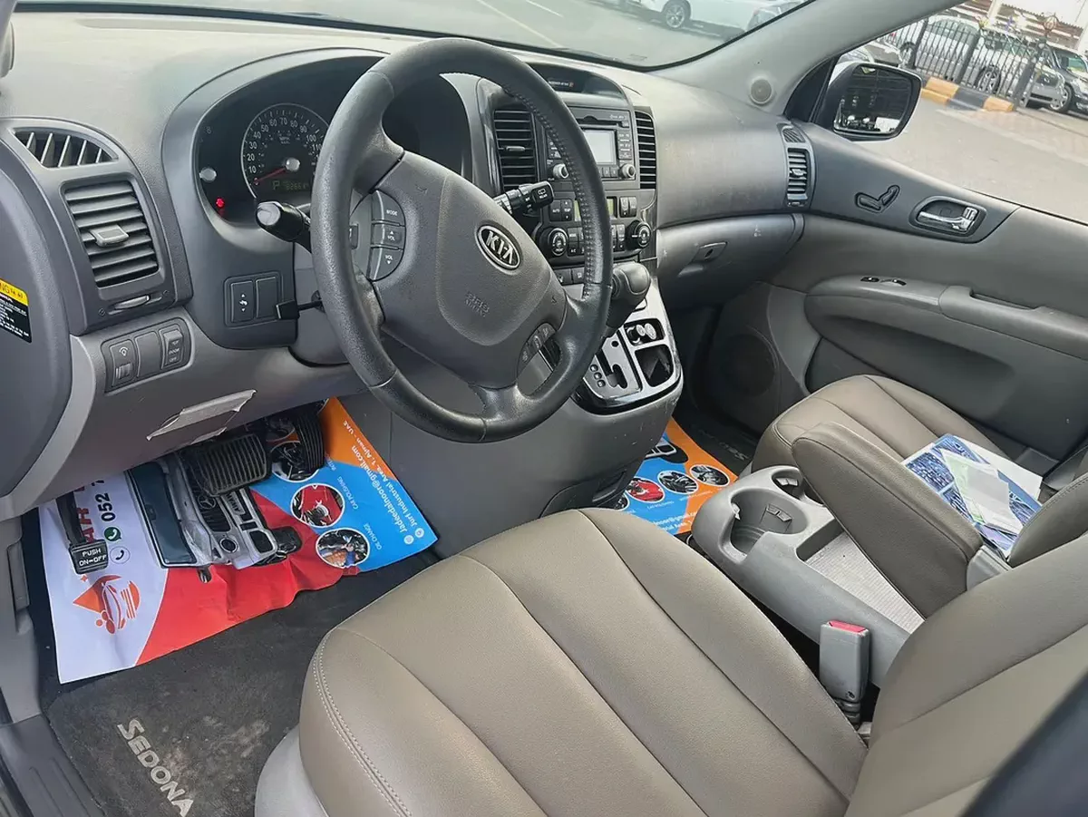 Kia Sedona Limited 2011 - American Specs-7-7
