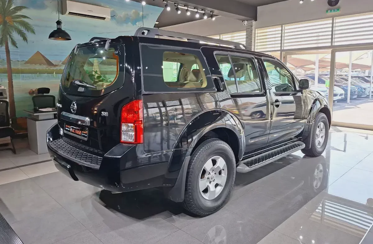 SE 4WD . GCC Specs . Excellent Condition-5-5