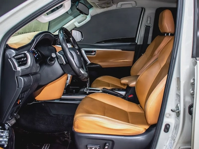 2019 ll Toyota fortuner ll VXR - V6 ll Gcc ll Full Option ll Single Owner-9