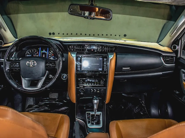 2019 ll Toyota fortuner ll VXR - V6 ll Gcc ll Full Option ll Single Owner