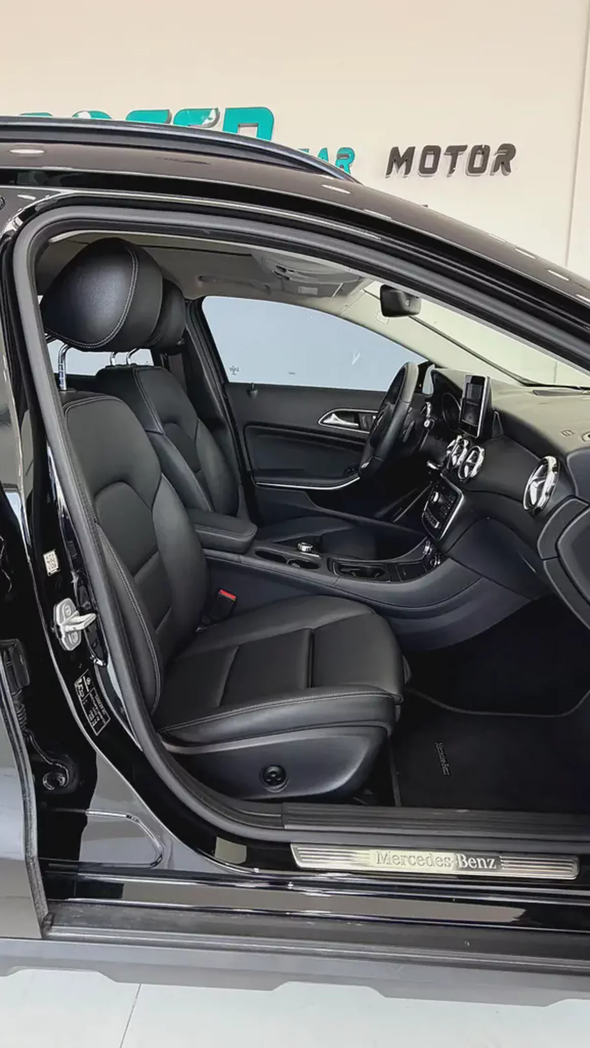Mercedes-Benz GLA 220 2018 | Korean Specs | Excellent Condition-10-10