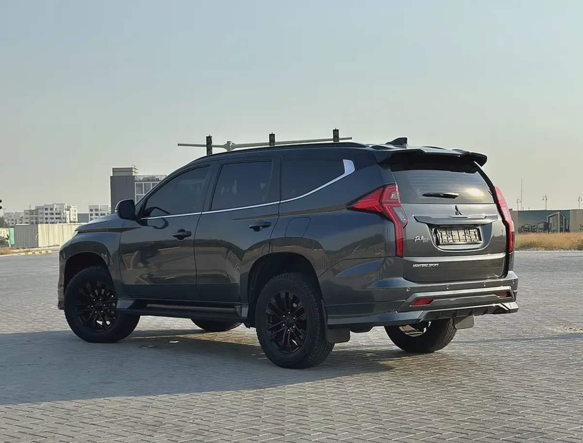 Mitsubishi Montero Sport Signature GLX 2023 GCC Specs-1-1