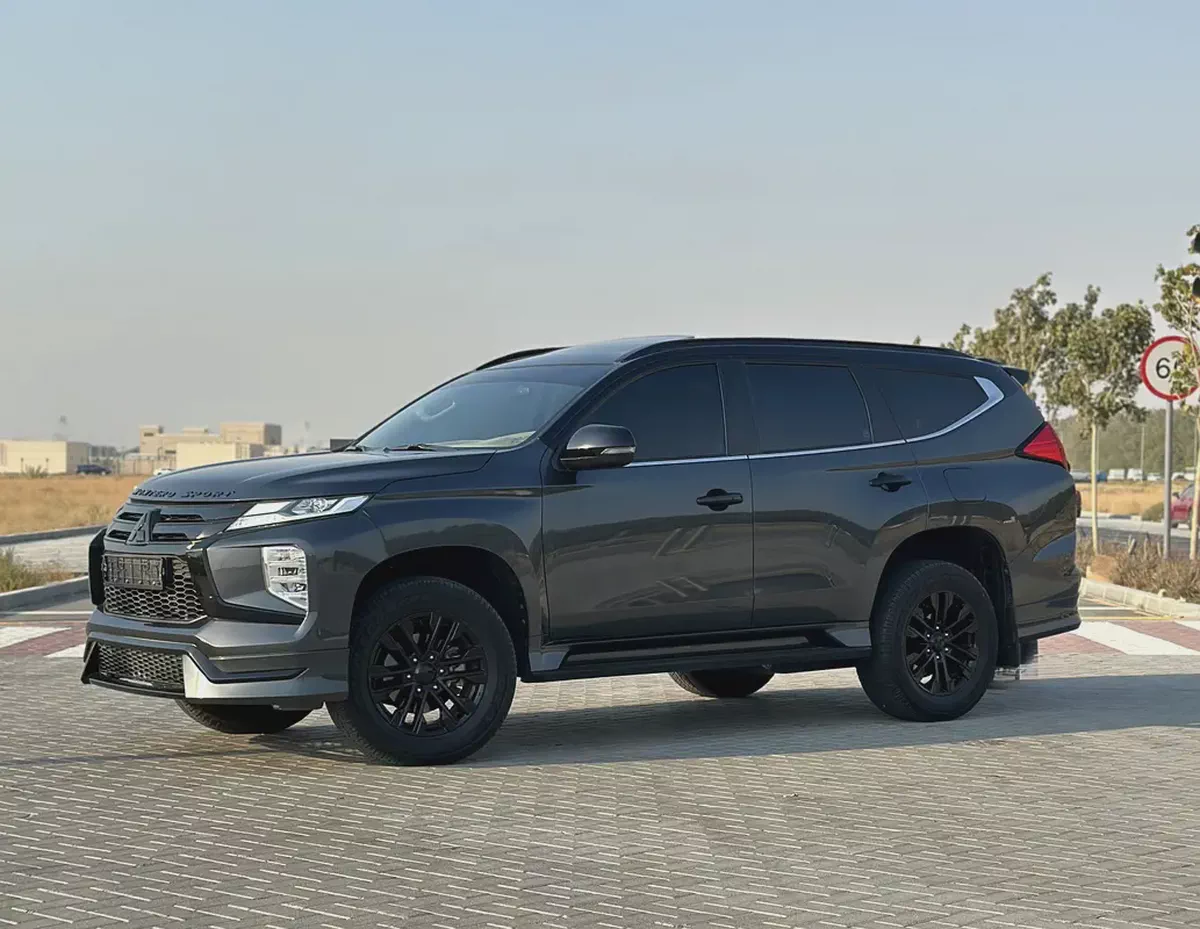 Mitsubishi Montero Sport Signature GLX 2023 GCC Specs-4-4
