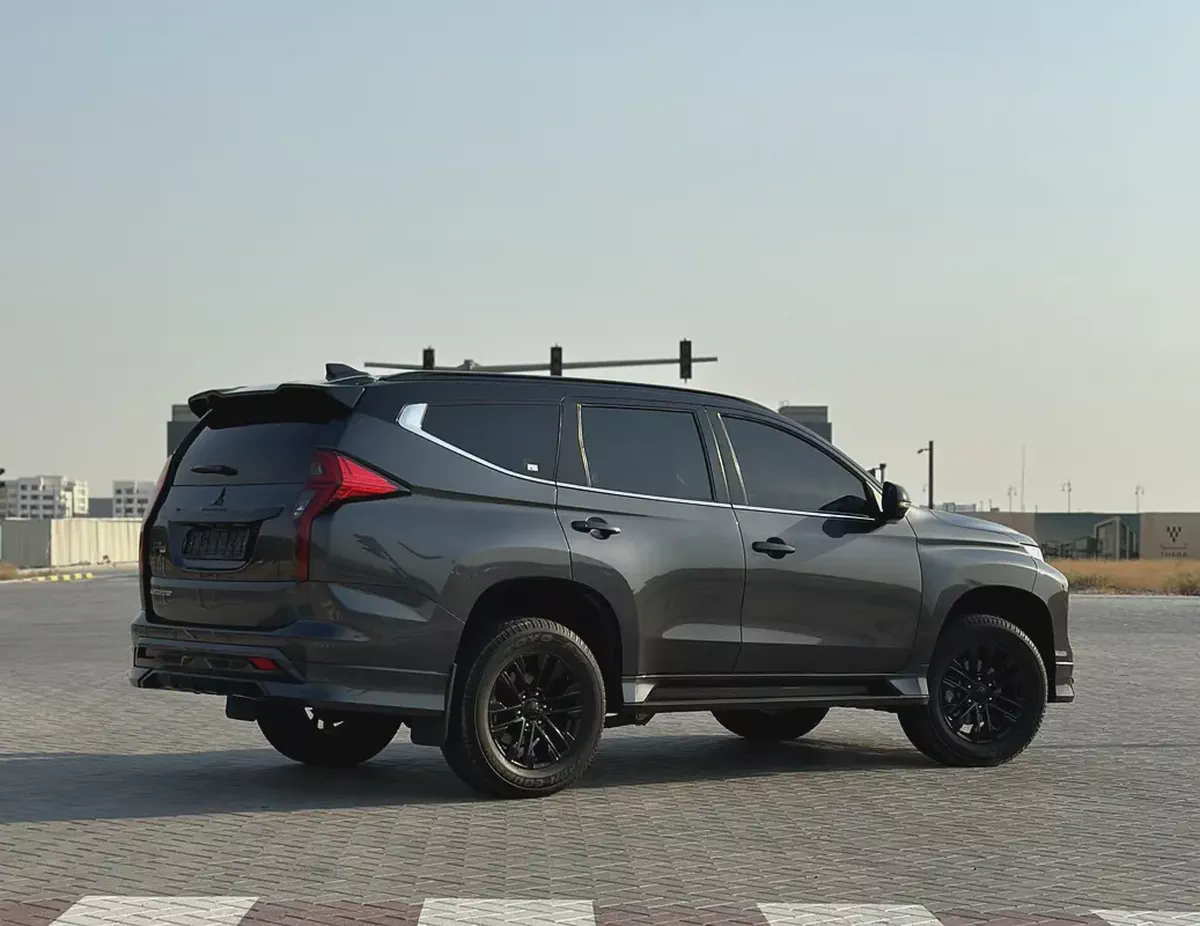Mitsubishi Montero Sport Signature GLX 2023 GCC Specs-5-5
