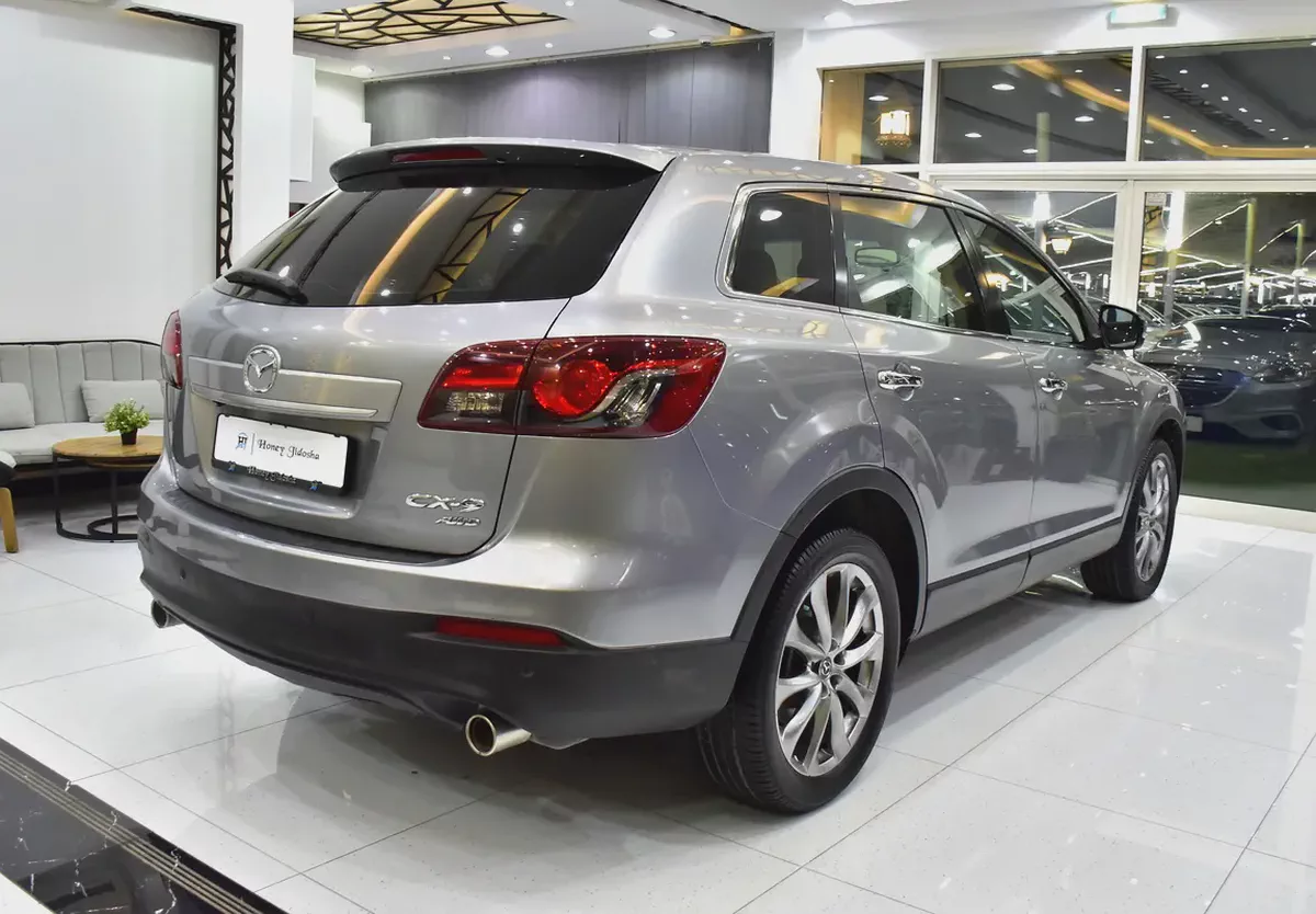 EXCELLENT DEAL for our Mazda CX-9 AWD ( 2014 Model ) in Silver Color GCC Specs-5-5