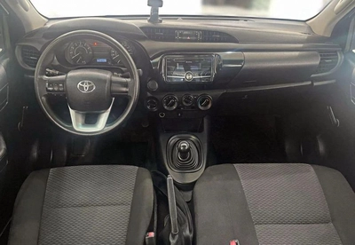 Toyota Hilux GL 2.7L-4CYL EXCELLENT CONDITION - 4WD MANUAL GEAR-8